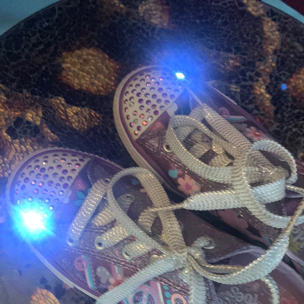 Skechers - Picture 3 of 4